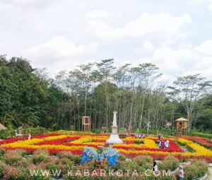 Puri Mataram Hadirkan Tugu Yogya Di Tengah Taman Bunga